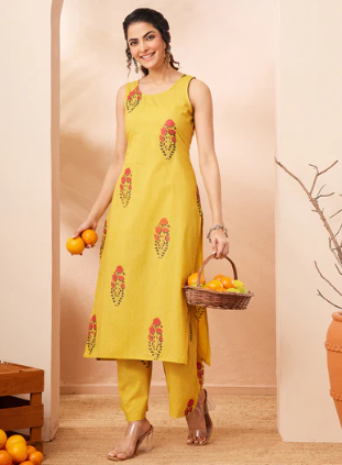 Women's Elegant Yellow Floral Printed Straight Cotton Kurta Pant Set